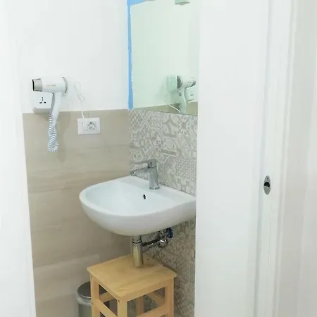 ベッド・アンド・ブレックファスト Albachiara 3*